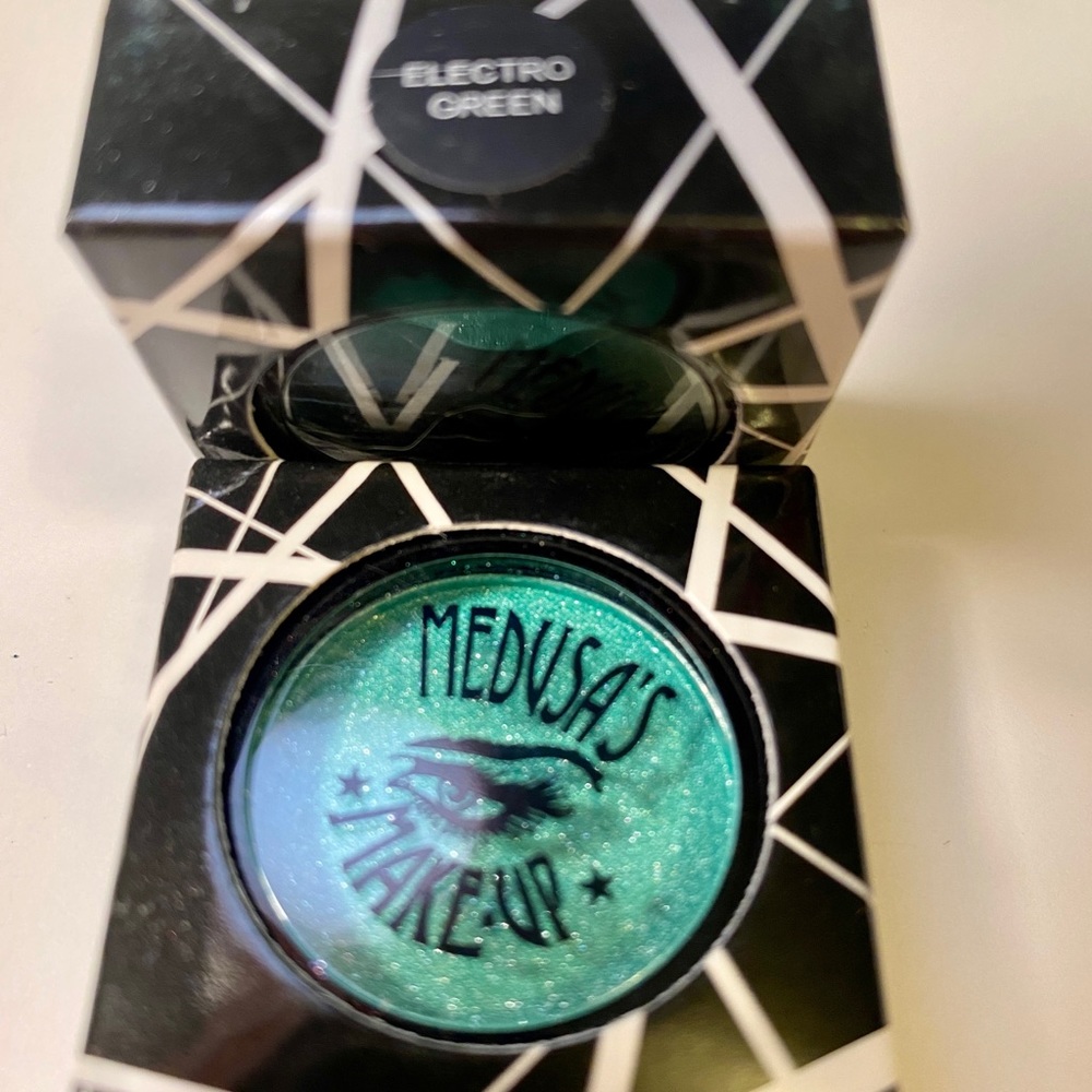 Medusa’s Makeup glitter eyeshadow